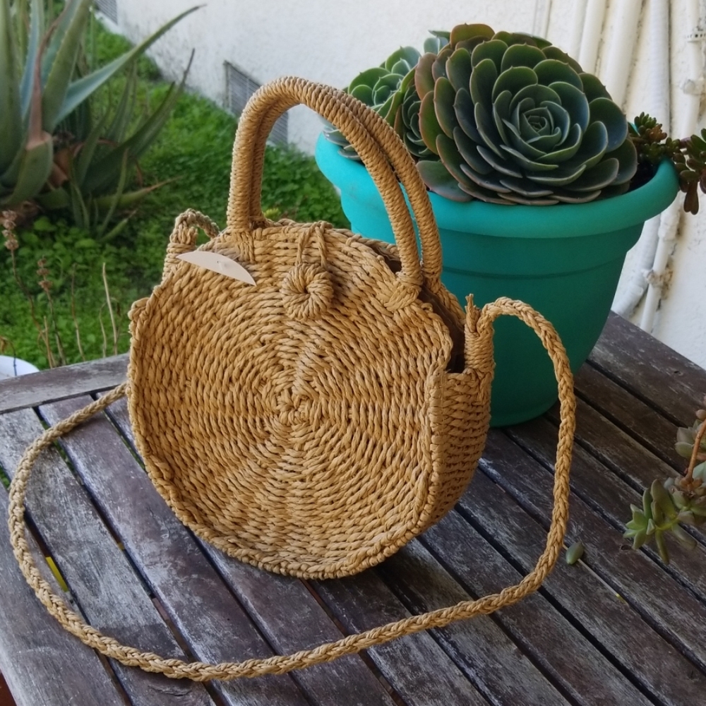 NWT Ecofriendly woven round shoulder hand bag
